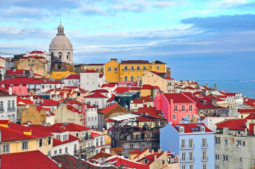 Lisbon,Cityscape,With,The,Colorful,Alfama,District,,Showcasing,Its,Historic