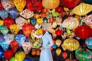 Asian,Woman,Wearing,Vietnam,Culture,Traditional,And,Hoi,An,Lanterns