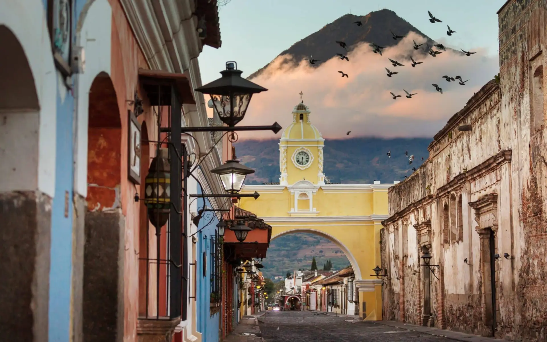 Colonial,Architecture,In,Ancient,Antigua,Guatemala,City,,Central,America,,Guatemala