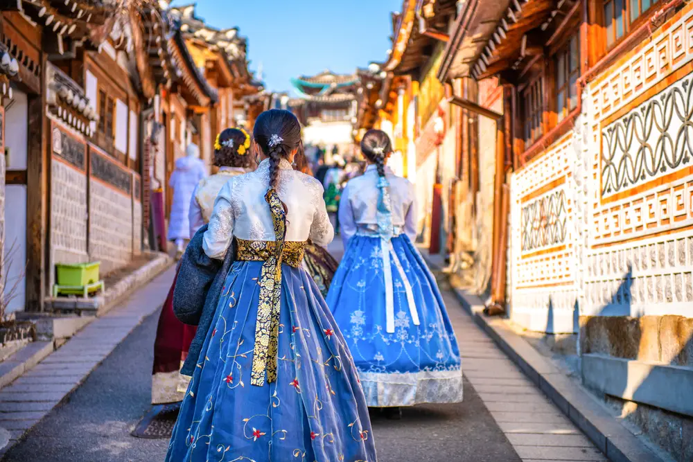 Korean,Girls,Dressed,Hanbok,In,Traditional,Dress,At,Bukchon,Hanok