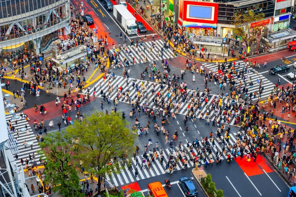 Shibuya,,Tokyo,,Japan,Crosswalk,And,Cityscape,In,The,Late,Afternoon.