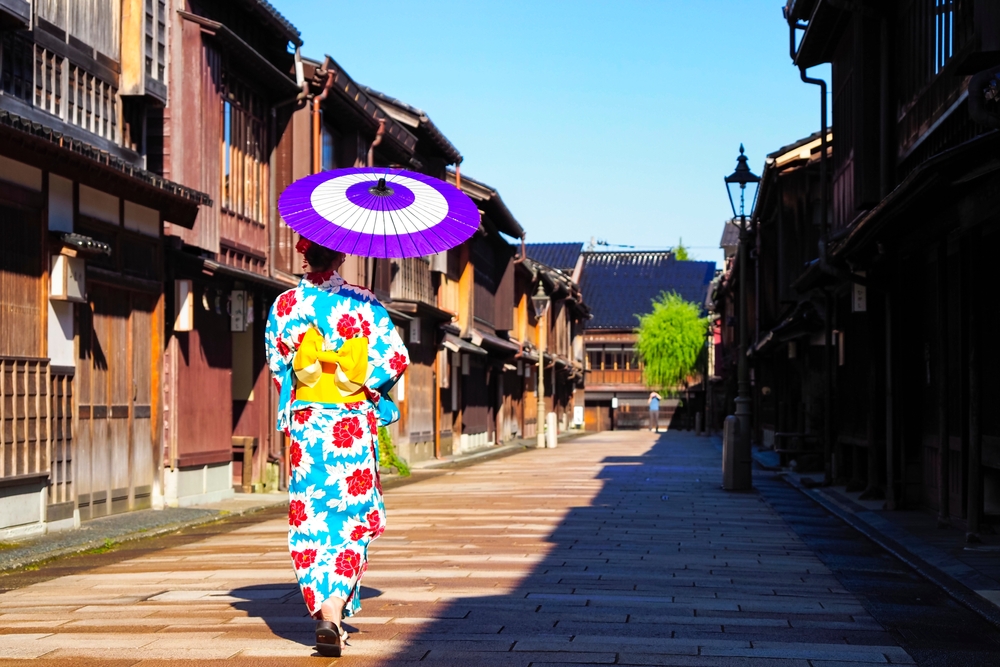 Woman,In,A,Kimono,Walking,In,The,Higashi,Chaya,District